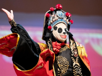 Sichuan Opera mask-changing show