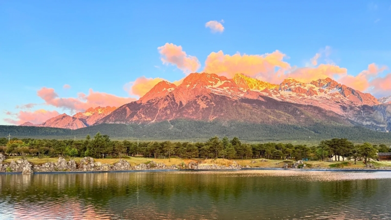 The Jade Dragon Snow Mountain is bathed in sunlight on the golden Mountain