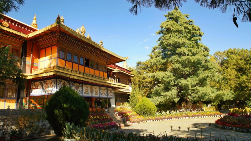 Norbulingka Park