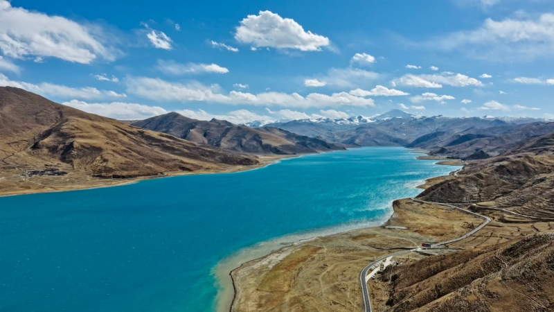 Yamdrok Lake