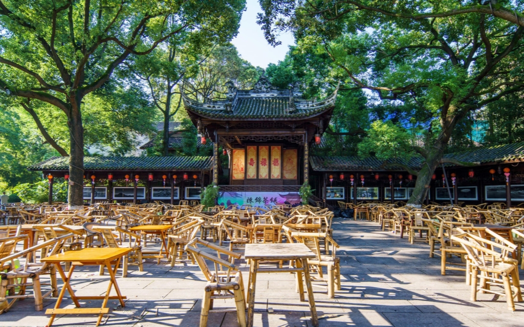 Seats for Watching the Face-Changing Performance in Chengdu Teahouses