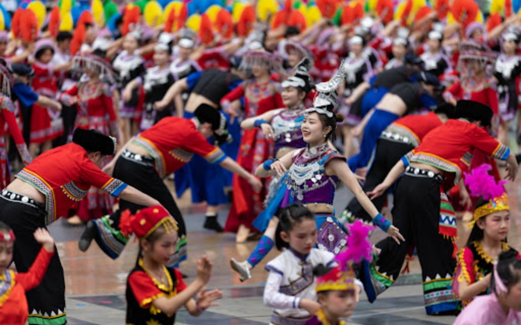 The Miao huashan festival in Puzhehei