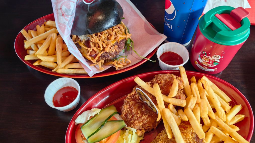 Shanghai Disney Resort offers popular Disney-themed snacks, international cuisine, and family-friendly dining experiences.
