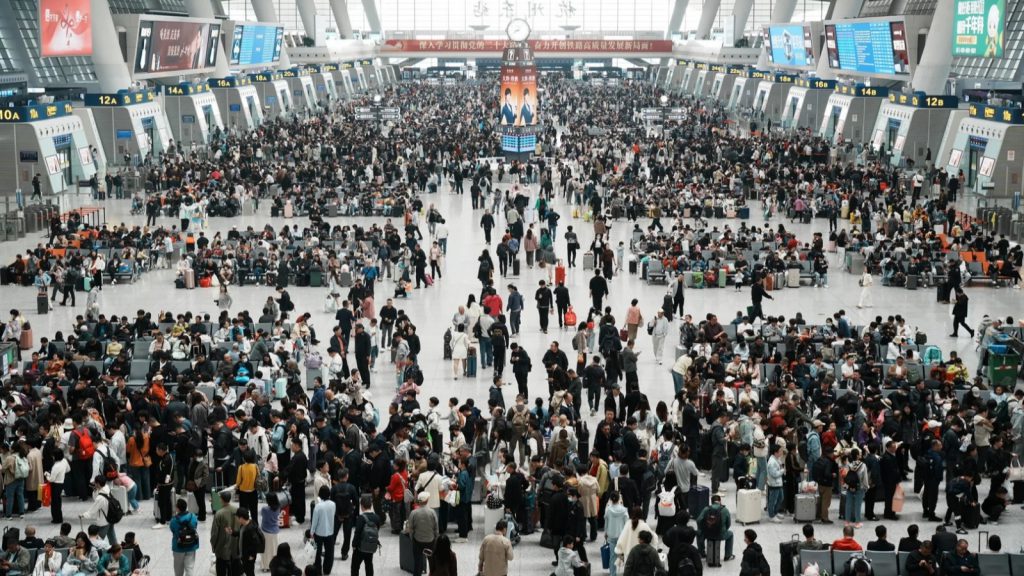 During the Spring Festival, high-speed rail stations face huge crowds and sold-out tickets.