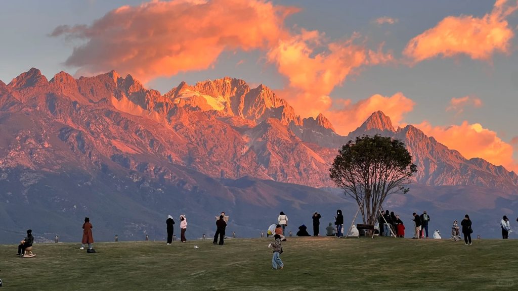 The sunrise golden mountain in Lijiang on January 29