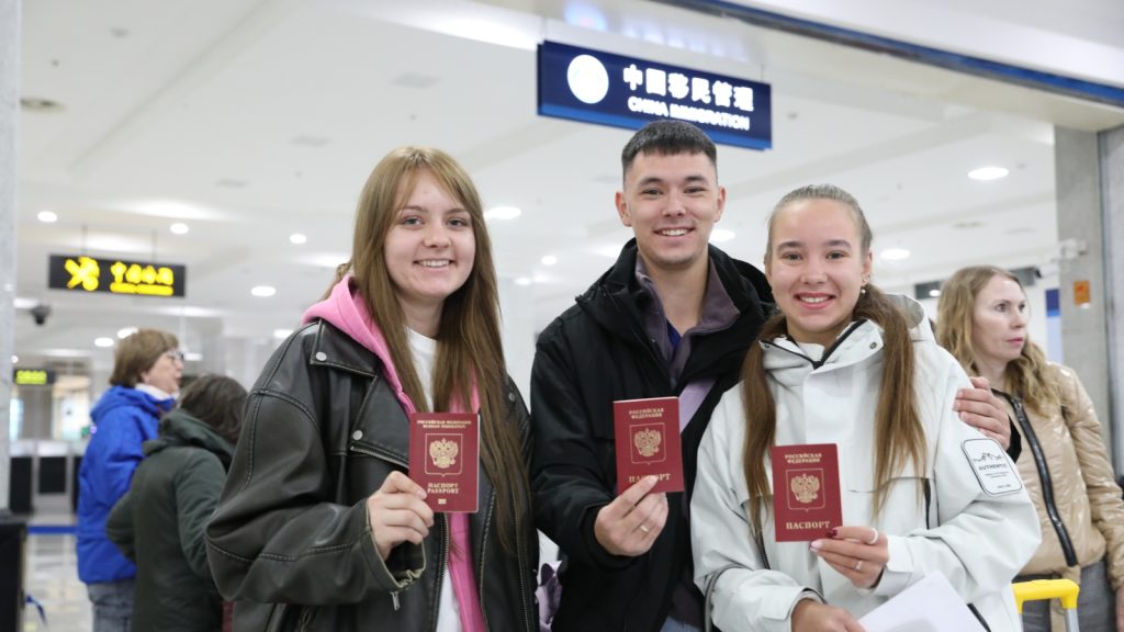Foreign Visitors Entering China