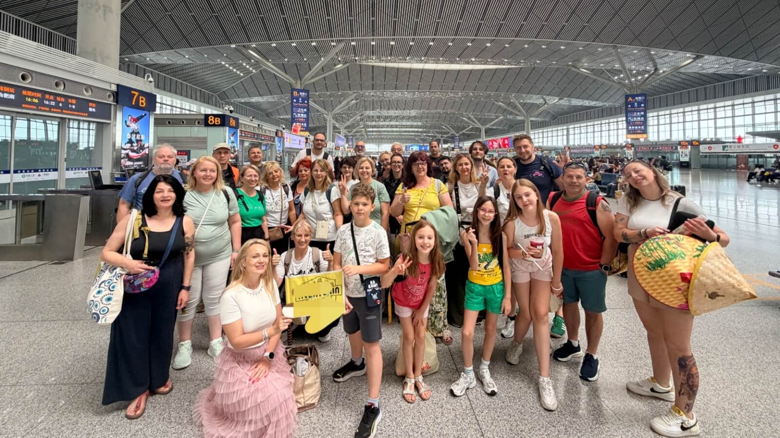 At Xi’an North Railway Station, our guests gathered for a group photo before taking high-speed train to Beijing.