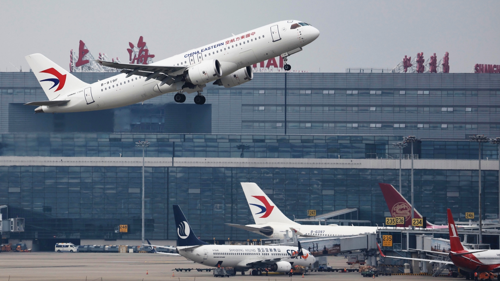China Eastern Airlines operates direct flights between China and Australia, providing convenient connections for clients