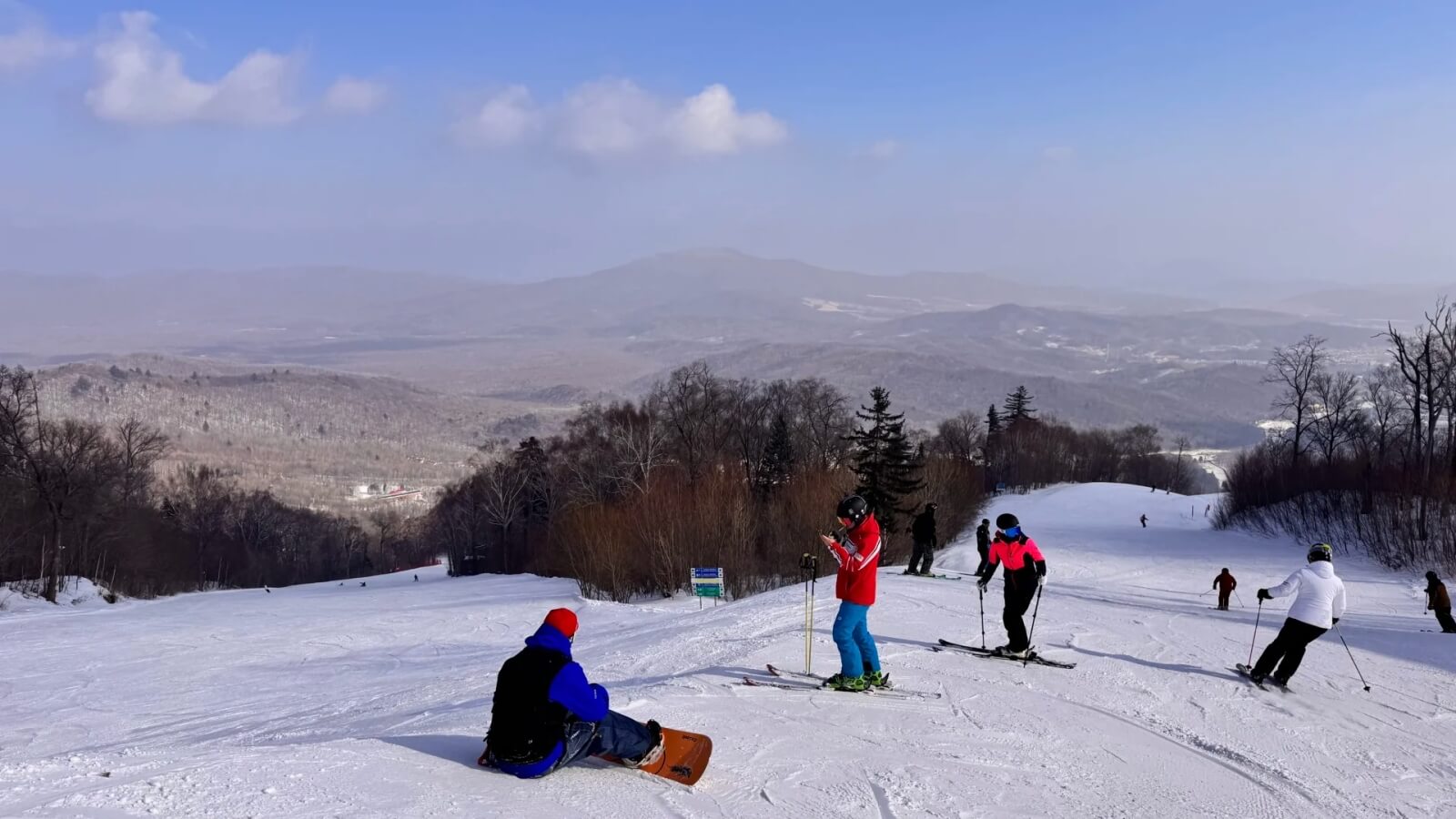 Yabuli Ski Resort with several visitors